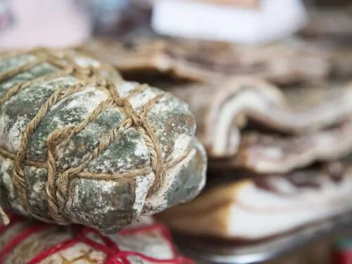 ¿Se puede comer una salchicha mohosa?