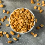 ¿Comer cacahuetes por la noche te hace subir de peso?