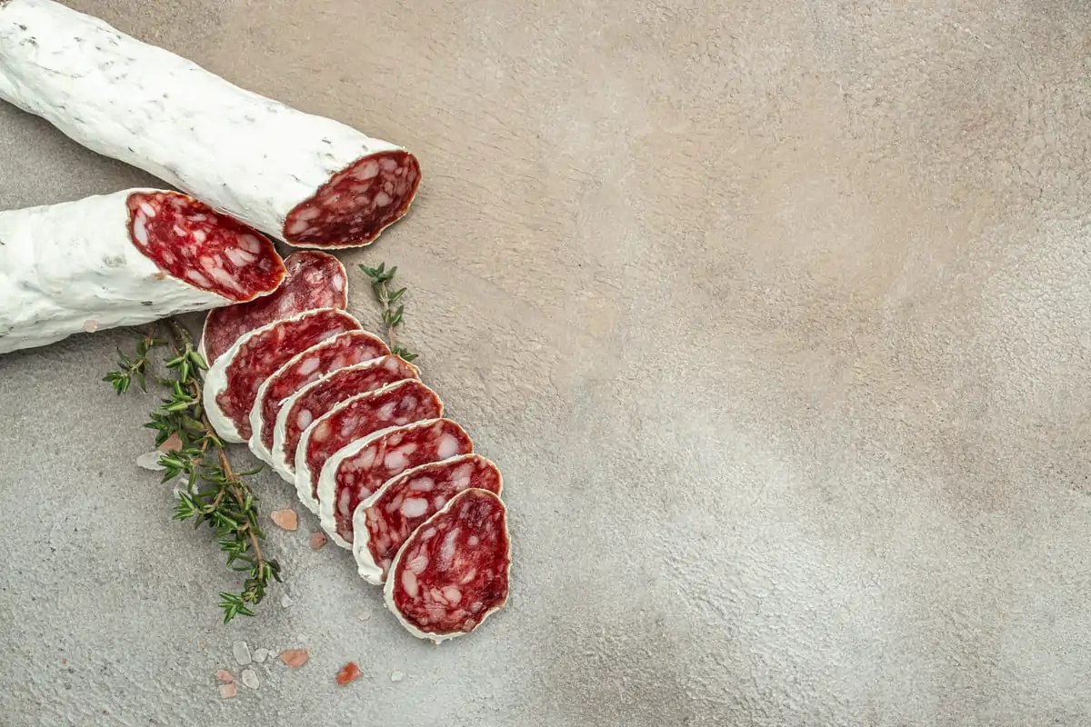 Kann man eine verschimmelte Wurst essen?