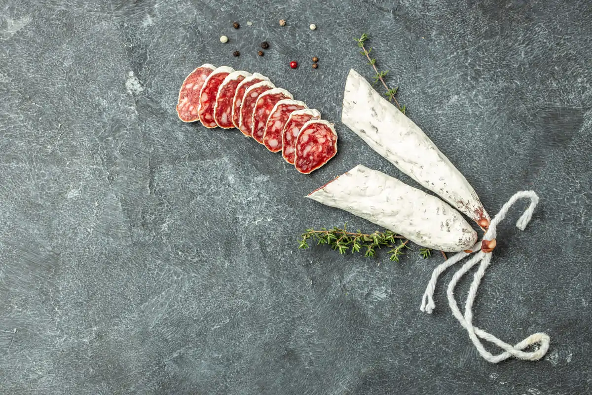 Kann man eine verschimmelte Wurst essen?