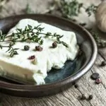 ¿Qué se puede utilizar como sustituto del queso feta?