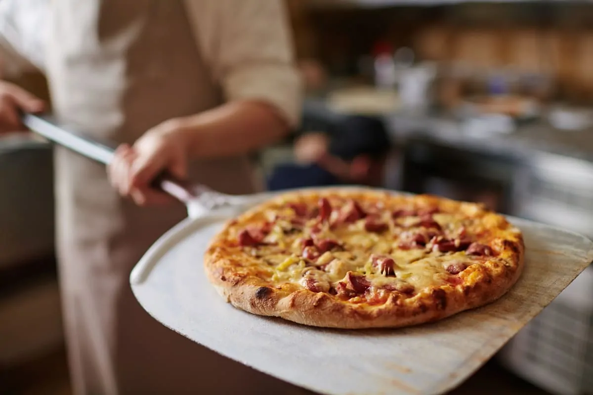 cooked-pizza-2023-11-27-05-23-48-utc