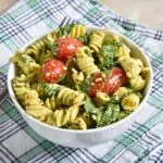 Ensalada de pasta con pesto
