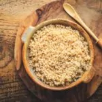 Quinoa orgánica preparada con el tiempo de cocción perfecto