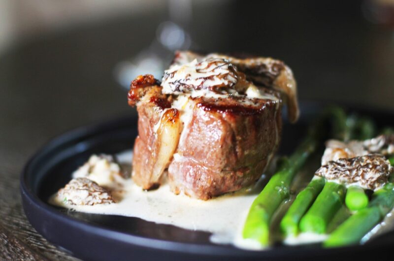 Solomillo de ternera con salsa cremosa de colmenillas