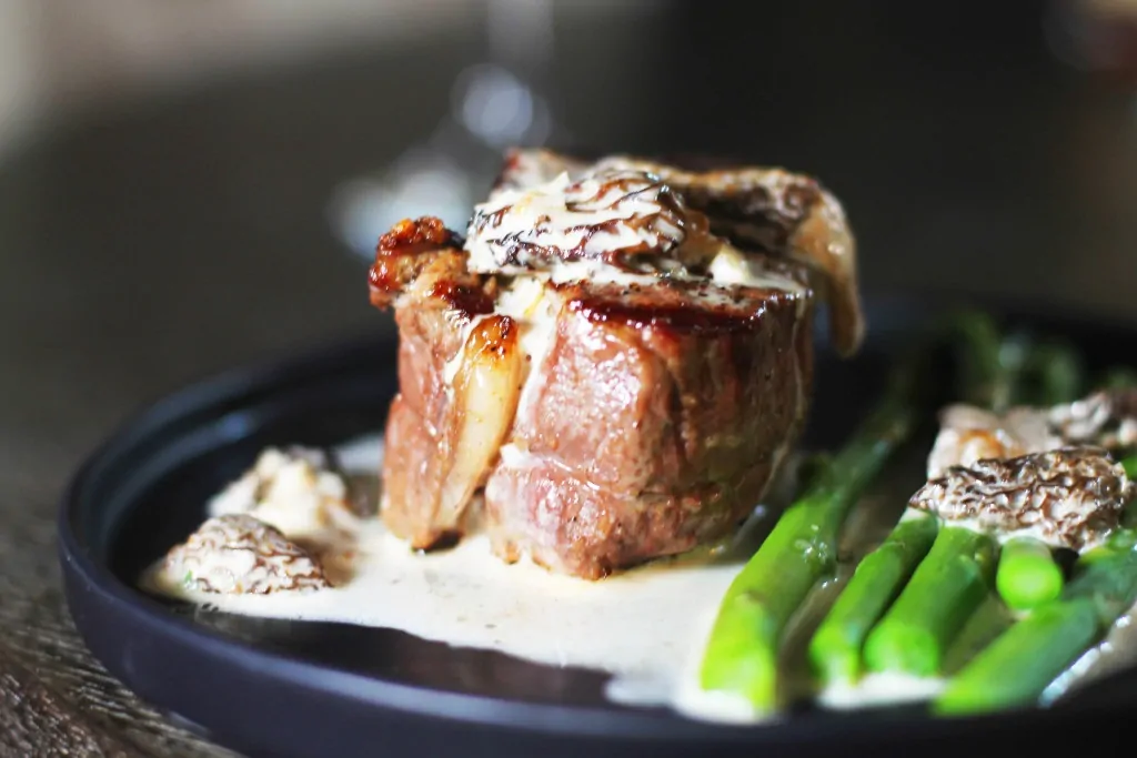 Beef tenderloin with morel sauce