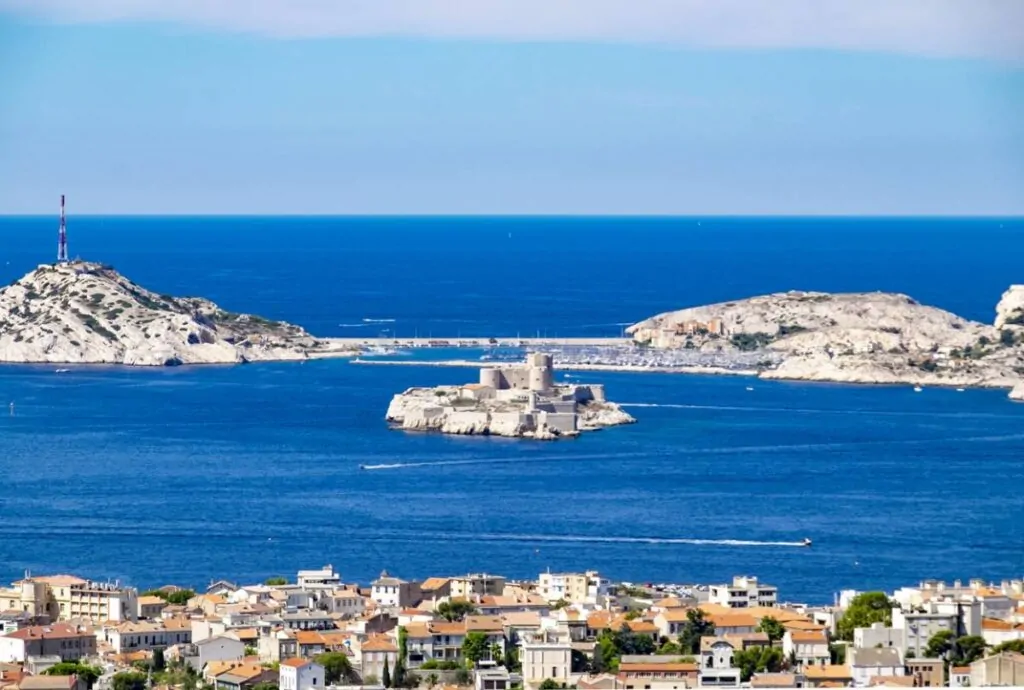 Alójate en un hotel en Marsella