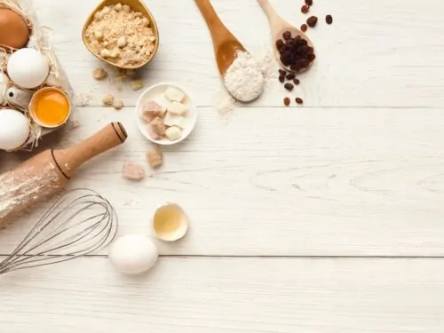 Equipo e ingredientes para preparar postres