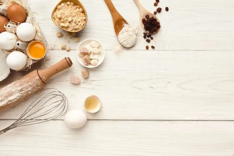 Equipo e ingredientes para preparar postres Equipo e ingredientes para preparar postres