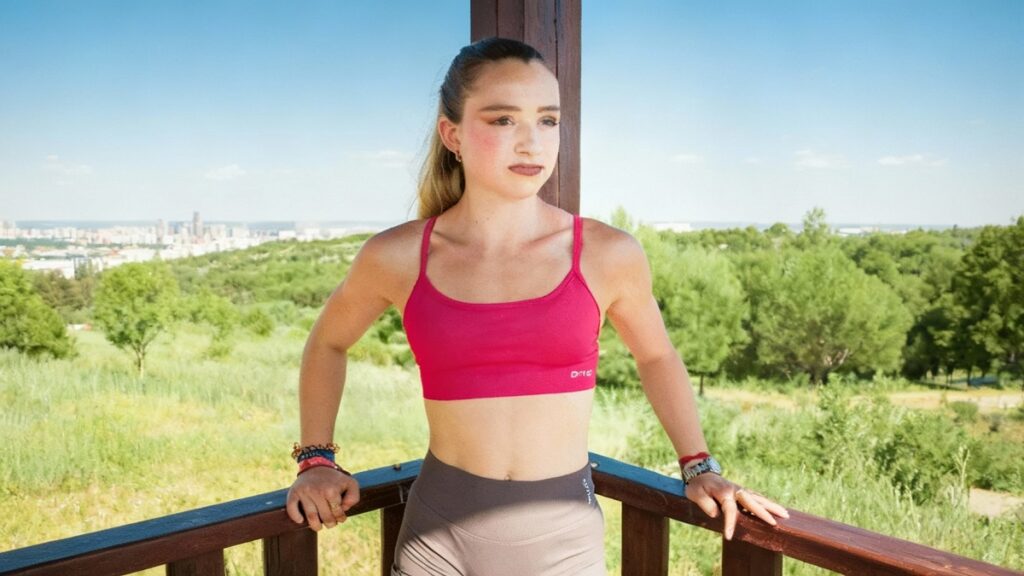 Mujer atlética y creatina para la recuperación