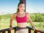 Femme sportive et créatine pour la récupération