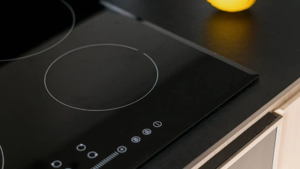 Placa de inducción: cómo funciona, ventajas y cómo elegir el modelo perfecto