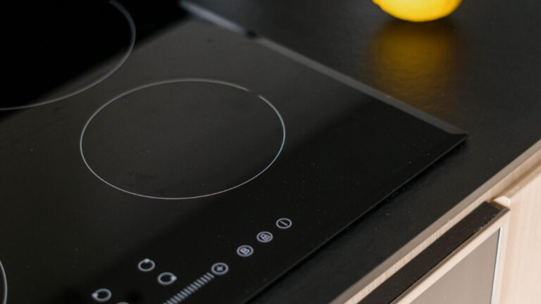 Placa de inducción: cómo funciona, ventajas y cómo elegir el modelo perfecto