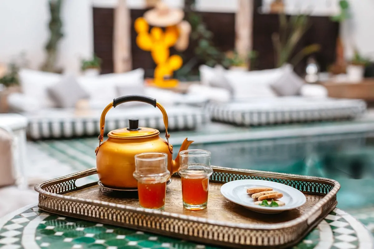 Boire le thé dans un riad à Marrakech