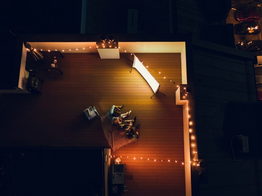 noches de cine en casa en una terraza