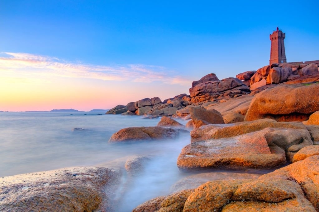 La Costa de Granito Rosa y sus rocas
