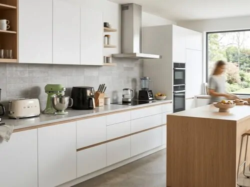cucina attrezzata con piccoli elettrodomestici