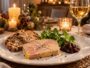 Tranche de foie gras mi-cuit avec pain aux noix toasté, chutney de figues et mâche