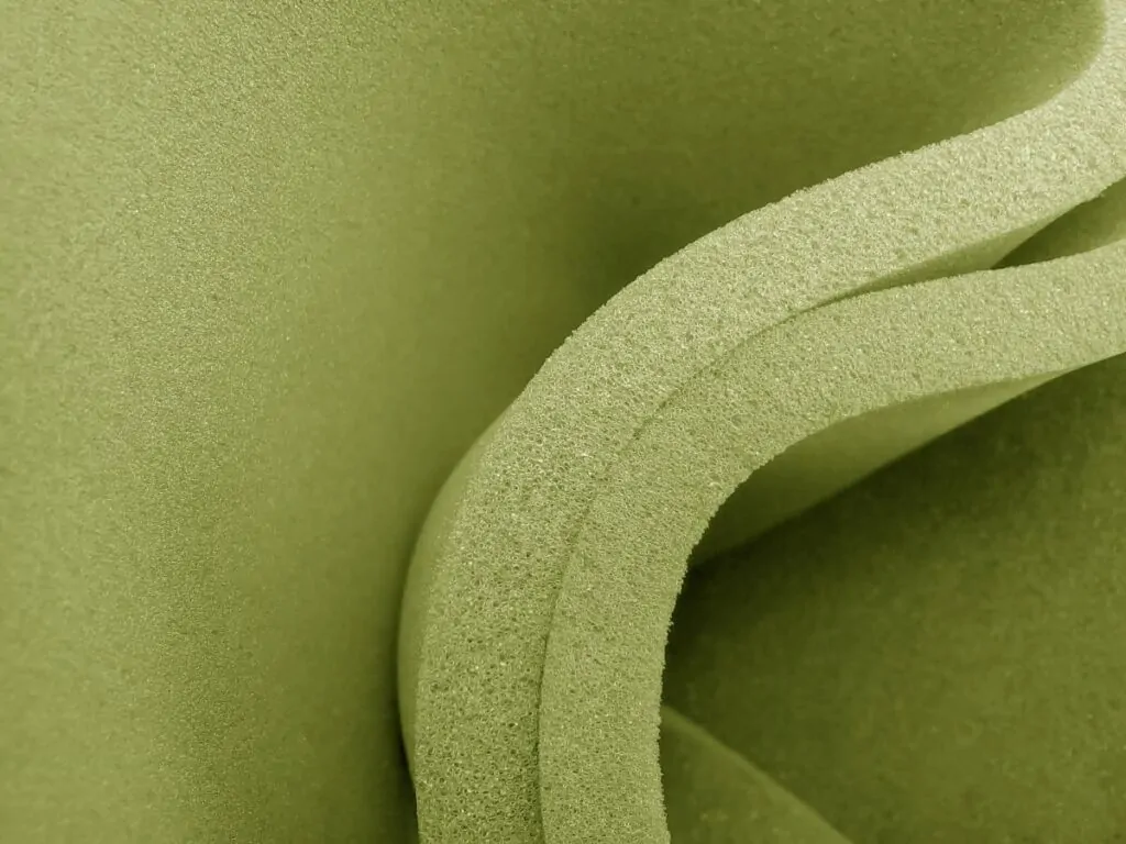 mousse dense pour rendre un meuble plus confortable